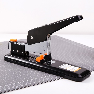 得力(deli)重型订书机 省力型方便实用长臂加厚大号订书器钉书机办公装订机用品订本子 100页黑色重型订书机-0290