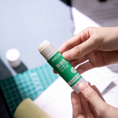 得力(deli)21g高粘度PVA固体胶水/胶棒 快干耐用便携 学习生活手工DIY 12支/盒 办公用品 7102